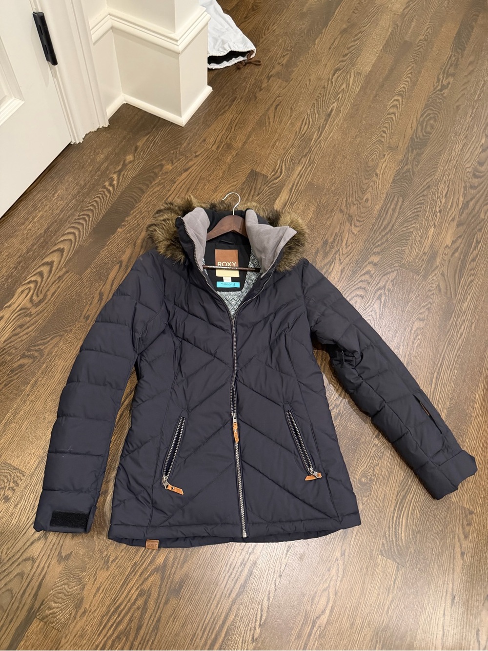 Roxy Women's Ski Jacket - Black Quilted Hooded Winter Jacket with Faux Fur Trim